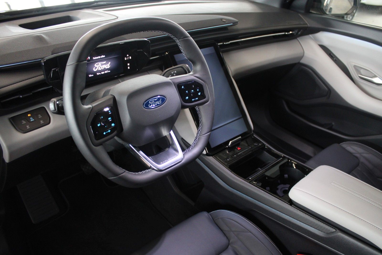 Fahrzeugabbildung Ford Explorer BEV Extended Range  RWD Premium mit AHK