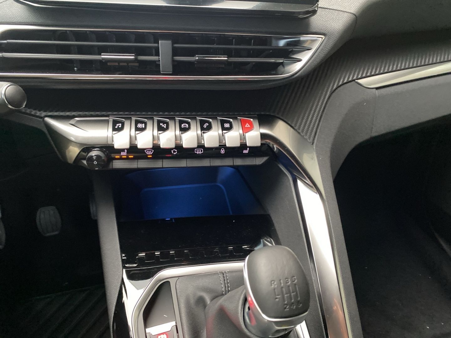 Fahrzeugabbildung Peugeot 3008 Allure Pack 1.2 PureTech 130 Navi/RFK/EPH/