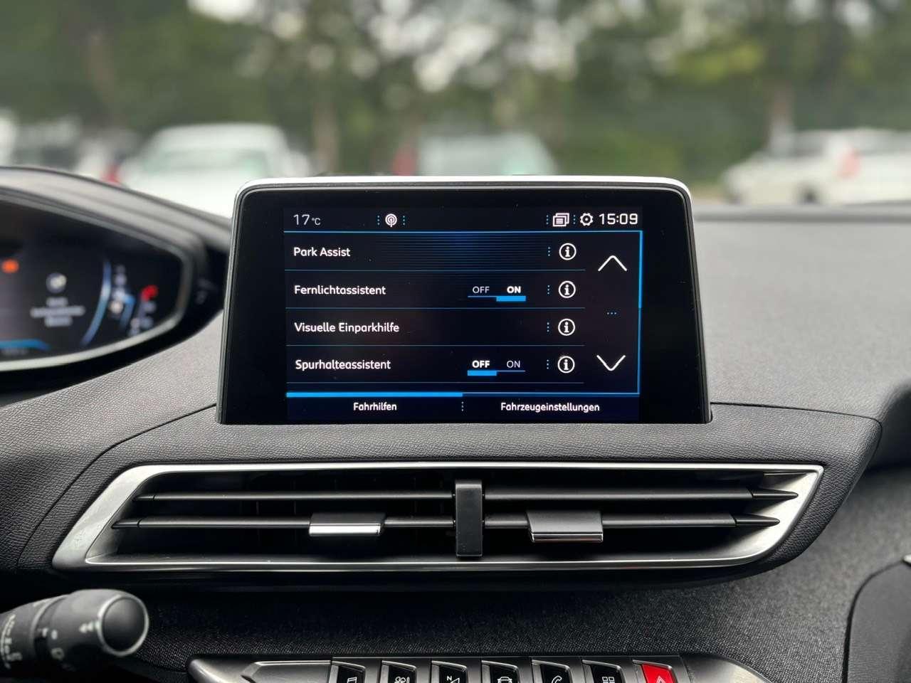 Peugeot 3008 1,2 / e-THP / PureTech / Automatik /  Allur