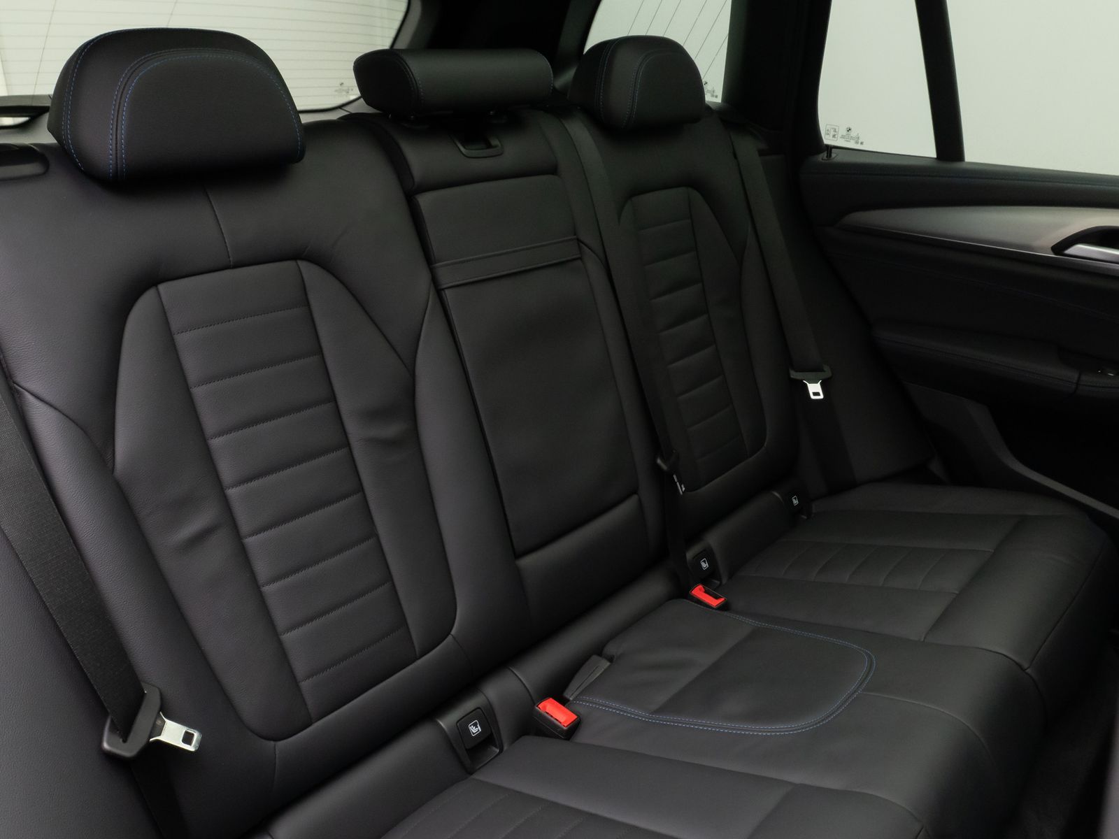 Fahrzeugabbildung BMW iX3 M Sport Impressive Panorama 360° HUD DAB H/K