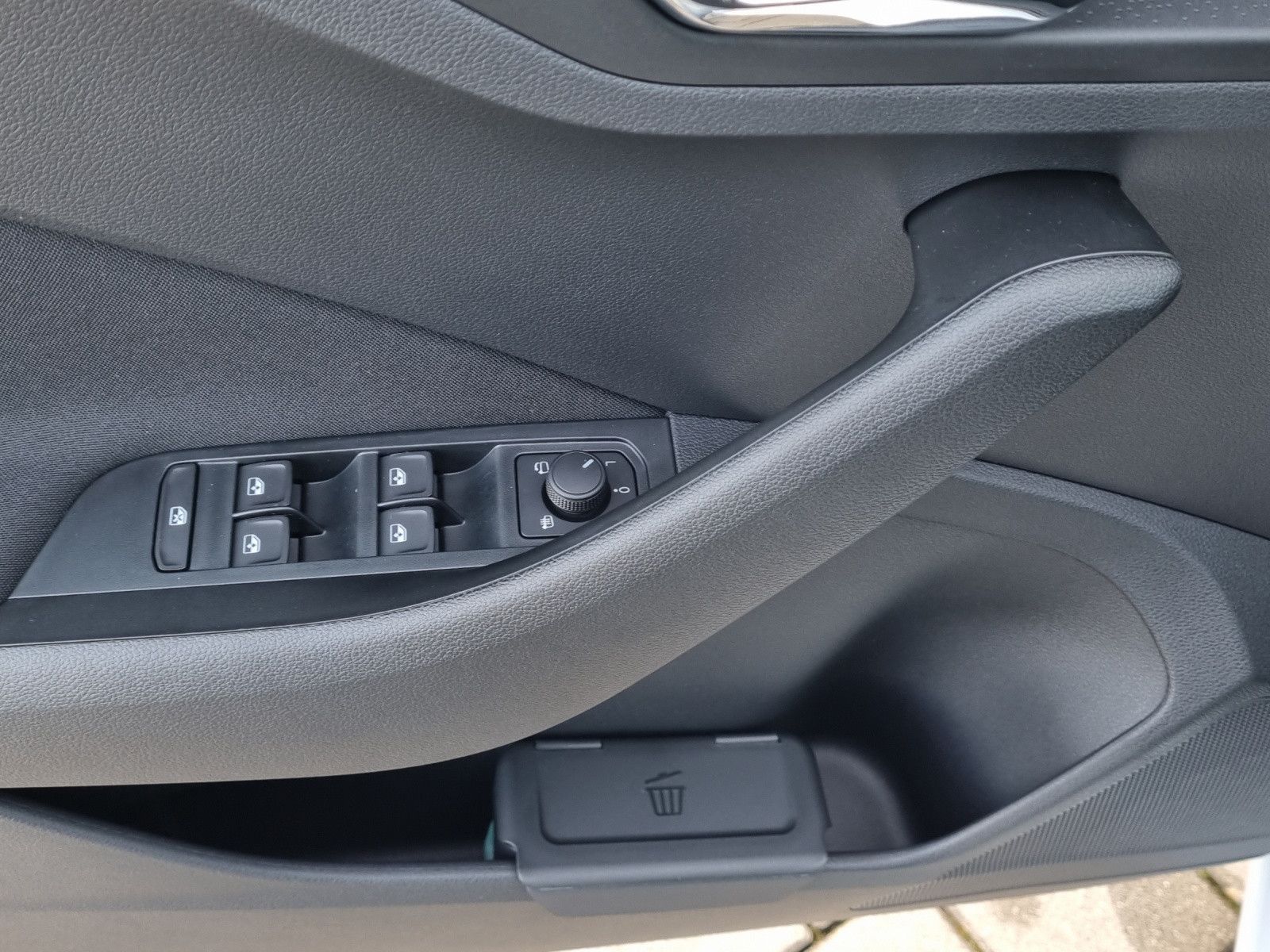 Fahrzeugabbildung SKODA Scala Tour 1,0 TSI DSG Black Image SipmlyClever