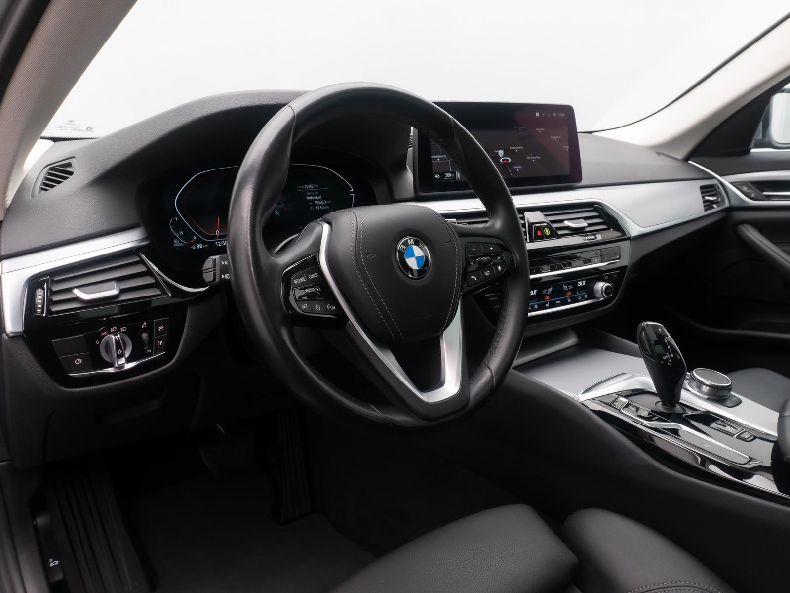 BMW 520d Kamera HUD Alarm Panorama DAB Leder Sport