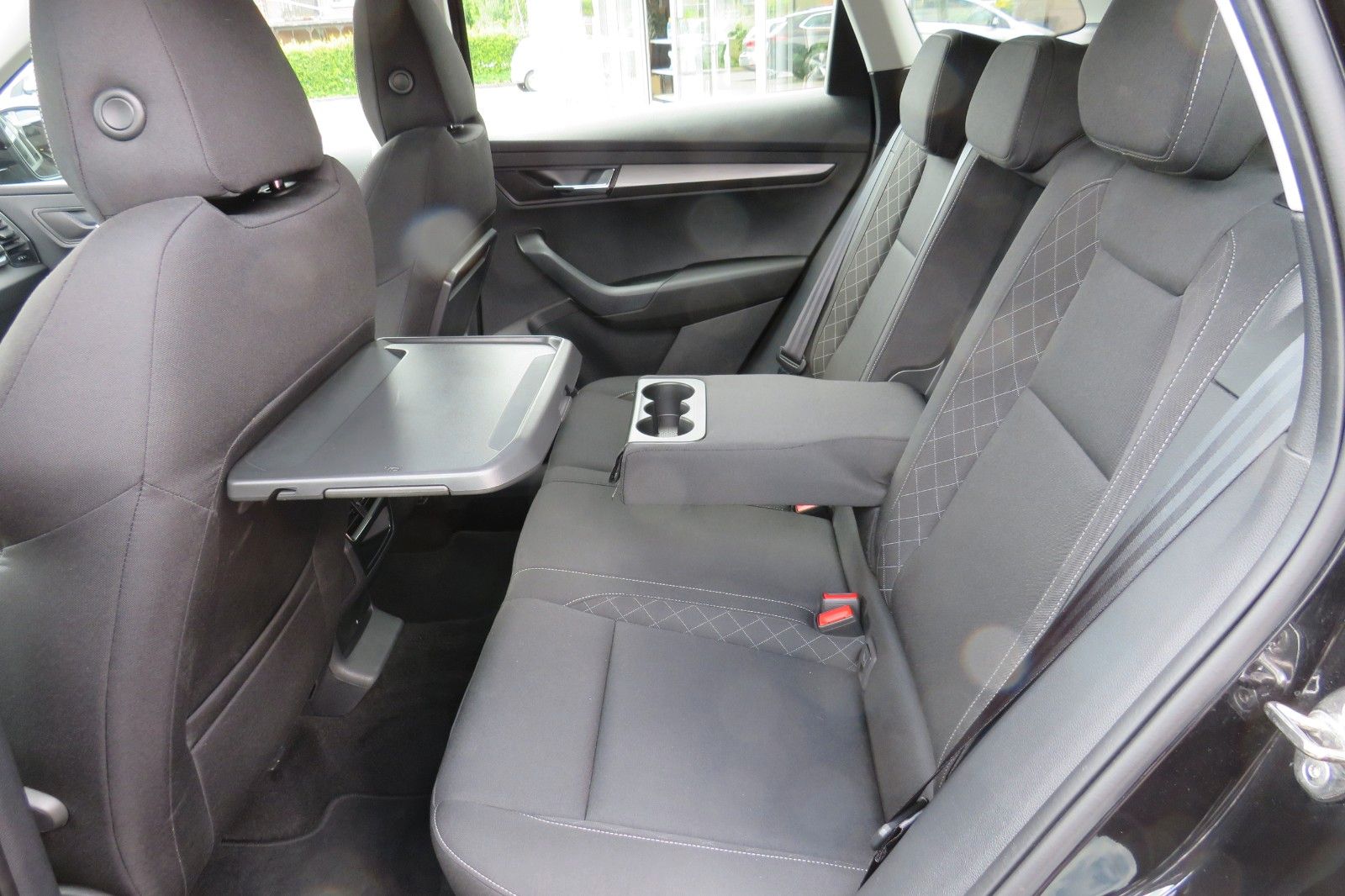 Fahrzeugabbildung SKODA Karoq Ambition DSG GRA AHK SITZH. KAMERA NAVI 1.