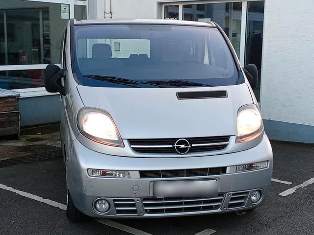 Opel Vivaro 2,5l Diesel 135PS 7Sitze Anhkpl.