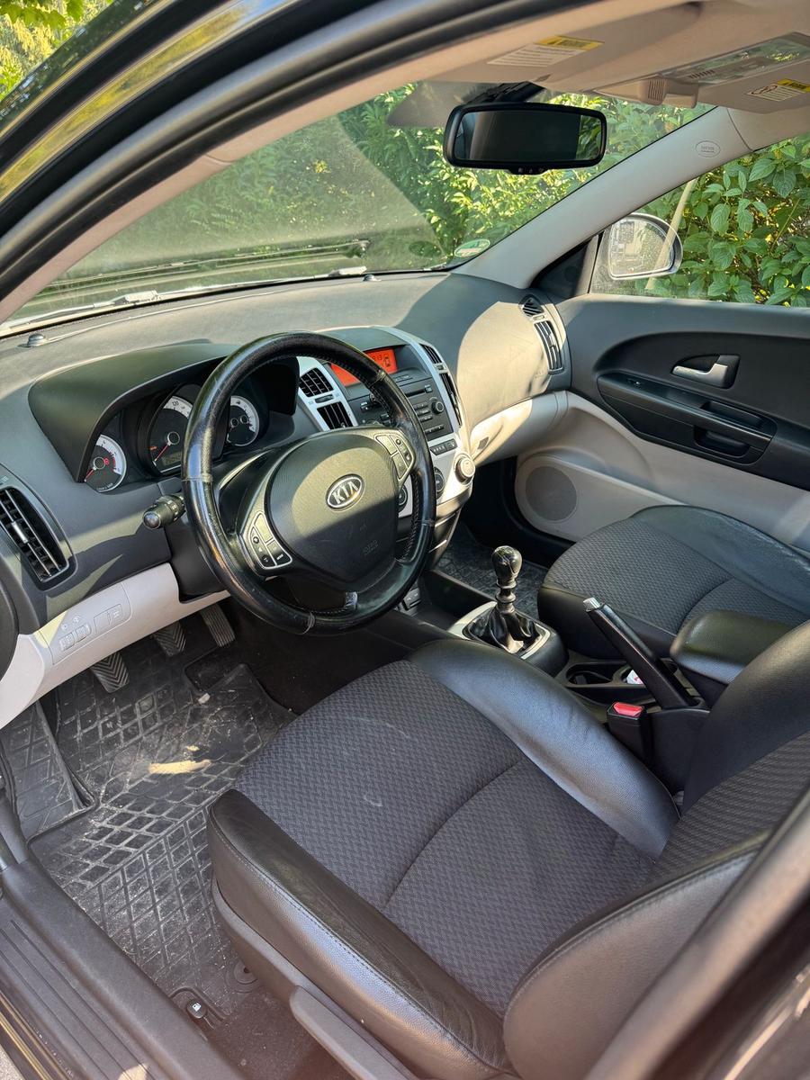 Kia cee'd 2009 — photo 7