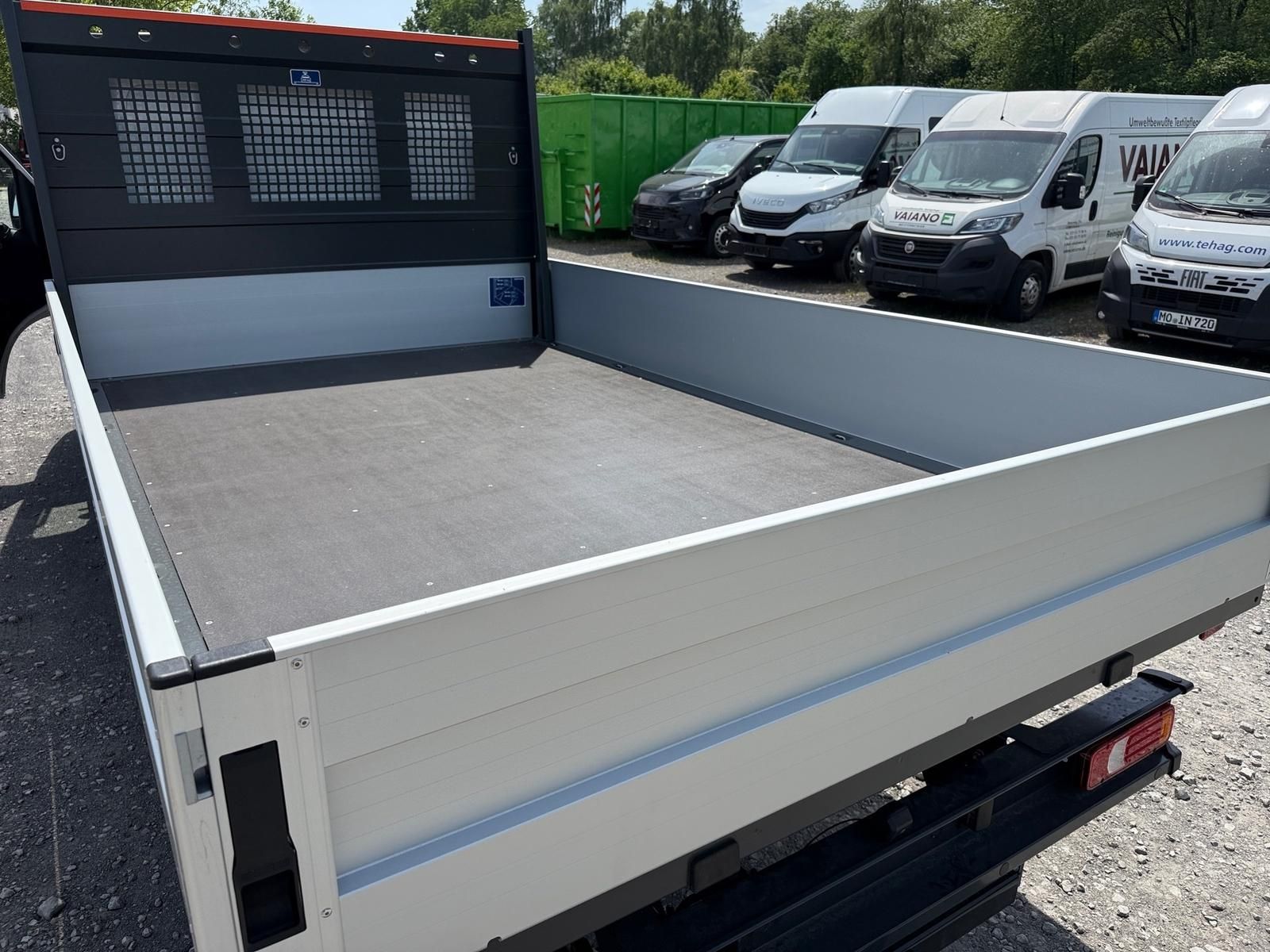 Fahrzeugabbildung Iveco Daily 35S14BA8 D Doka Pritschenwagen