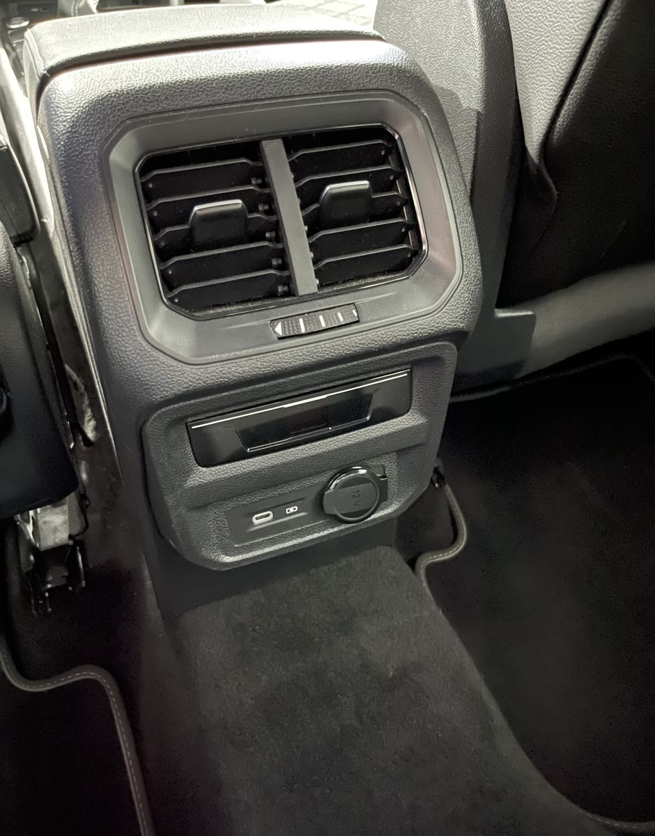 Fahrzeugabbildung Volkswagen Tiguan R-Line 2.0 TDI*4Motion*AHK*Cam*Q.DRIVE*