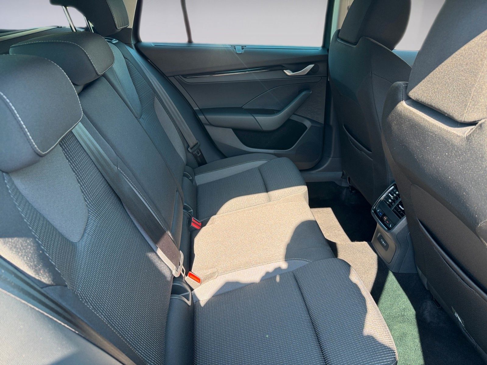 Fahrzeugabbildung SKODA Octavia Combi Selection 1.5 eTSI