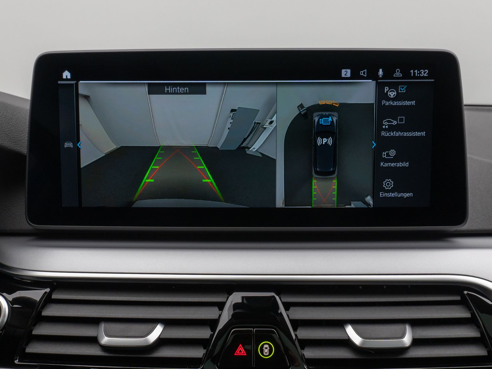 Fahrzeugabbildung BMW 530e Panorama 360°DAB H/K ACC AHK Alarm Leder