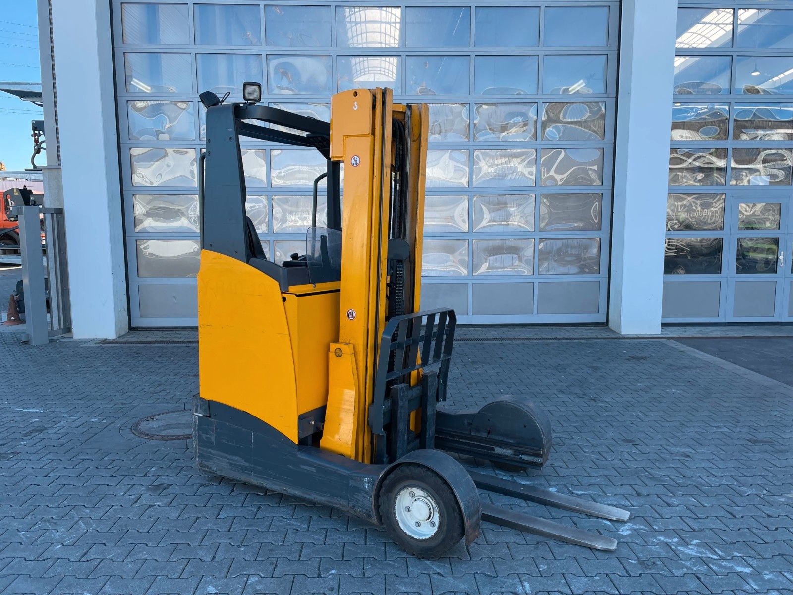 Fahrzeugabbildung Jungheinrich ETV C16 / Triplex 5.3m / SS / nur 3.594h / 2023