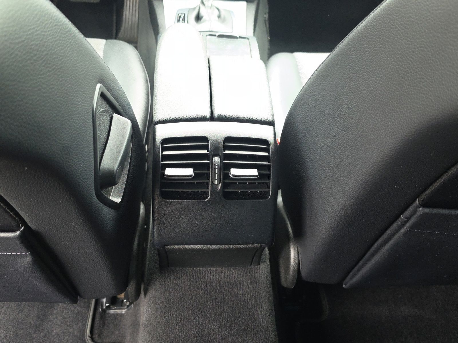 Fahrzeugabbildung Mercedes-Benz C 200 CGI BlueEfficiency AVANTGARDE/AUTOMATIK