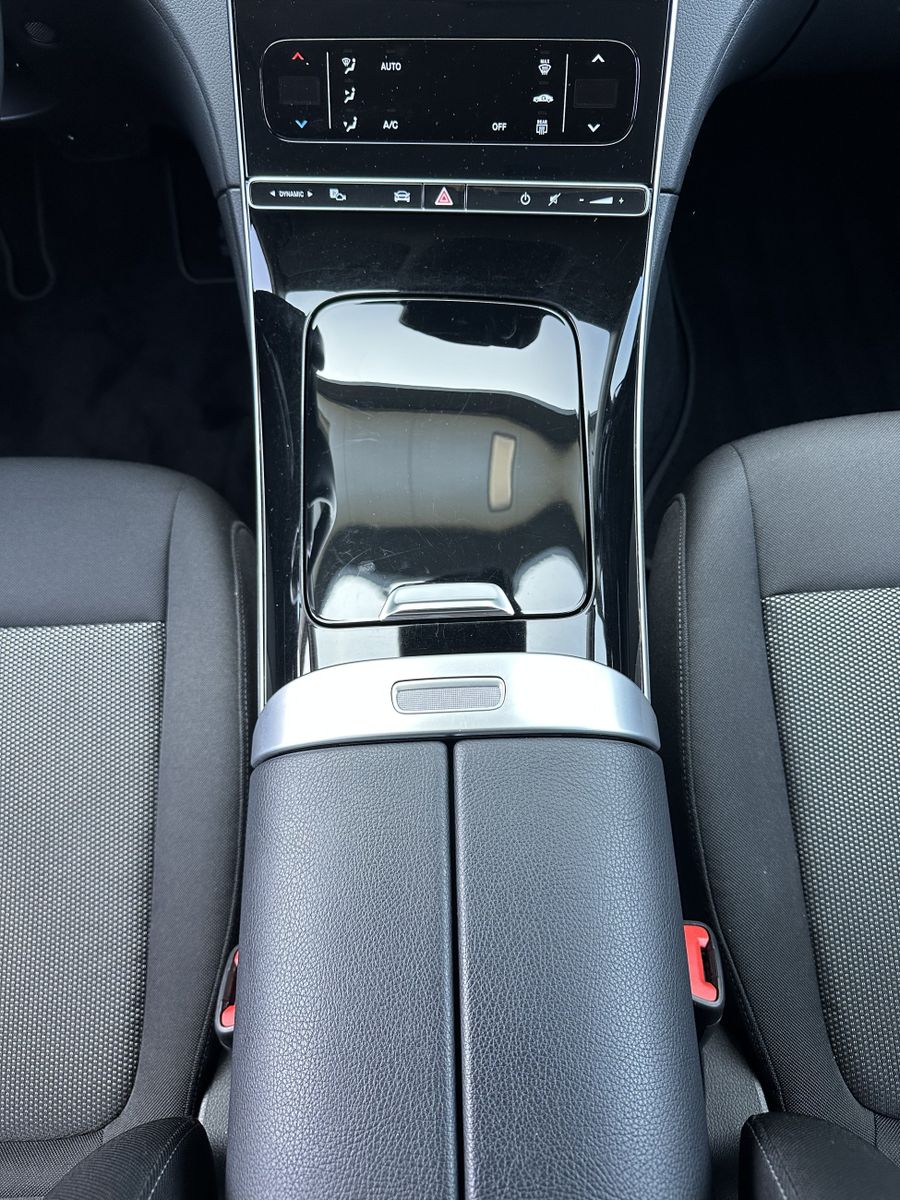 Fahrzeugabbildung Mercedes-Benz C 200d T Avantgarde NAV+LED+AHK+VCOCK+CARPLAY+PP