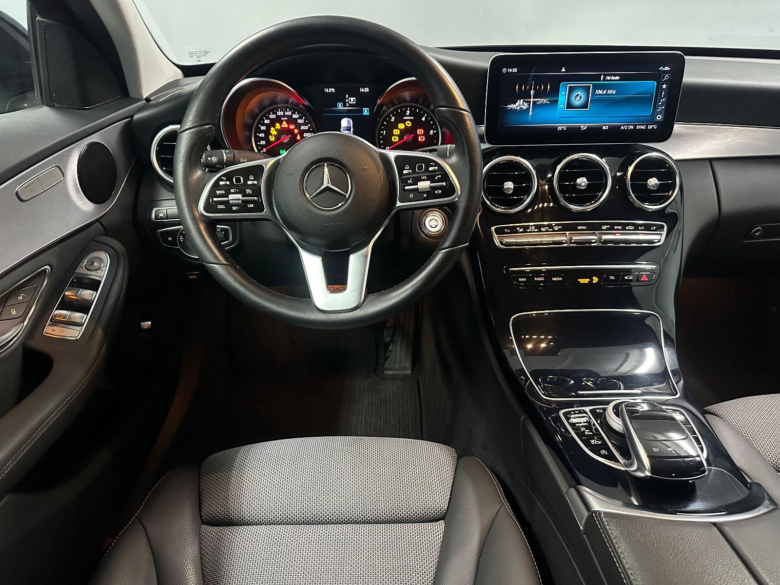 Fahrzeugabbildung Mercedes-Benz C 200 d AVANTGARDE *KAMERA*SH*CARPLAY*NAVI**