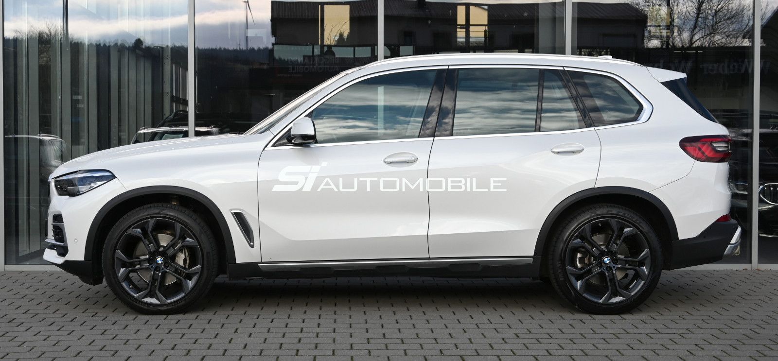 Fahrzeugabbildung BMW X5 xDr.30d xLine °UVP 109.920€°LUFTFED°360°STHZG