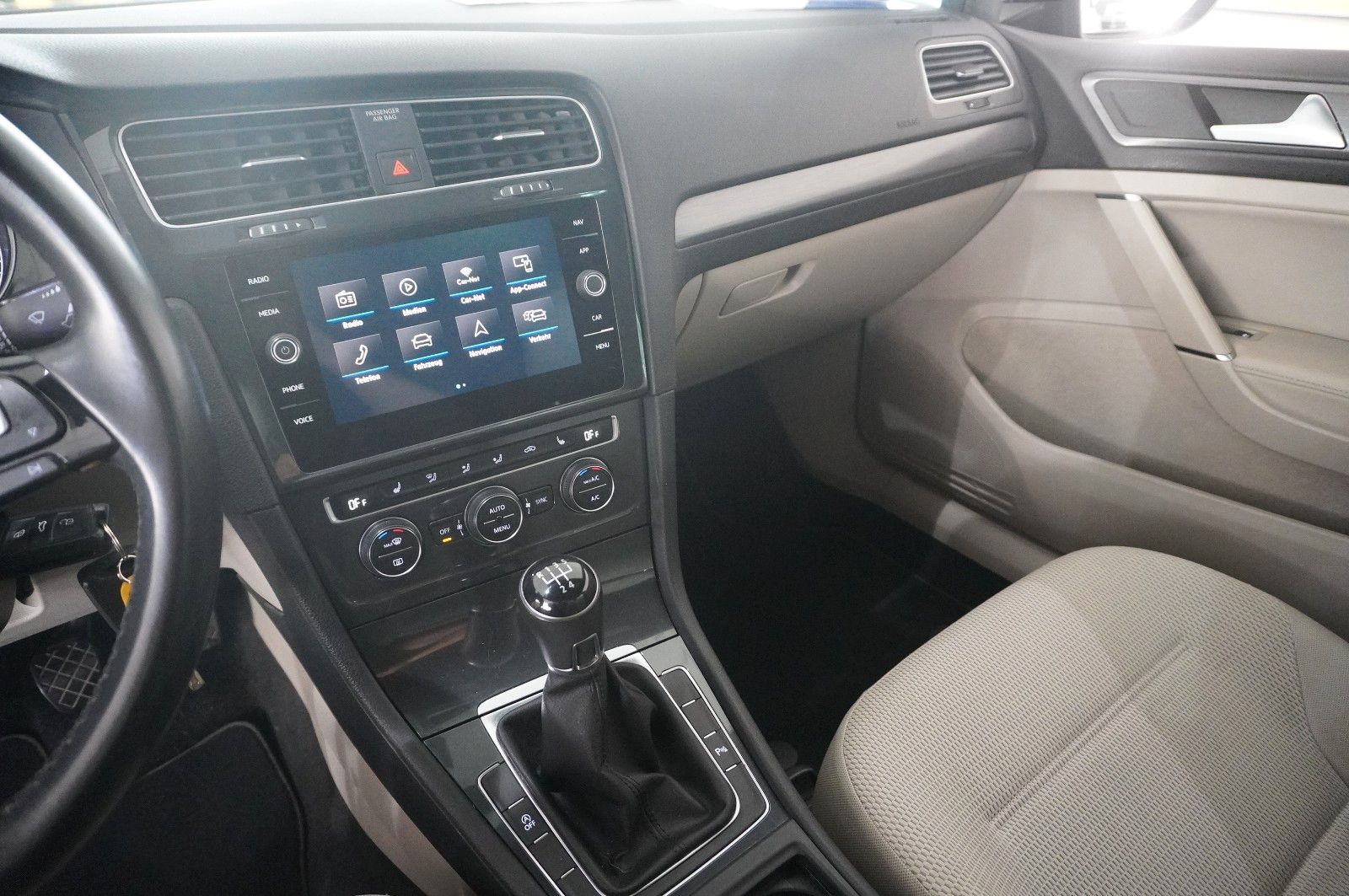 Fahrzeugabbildung Volkswagen Golf VII Vari. 1.6 TDI COMFORTL. NAVI/LED/KAMERA