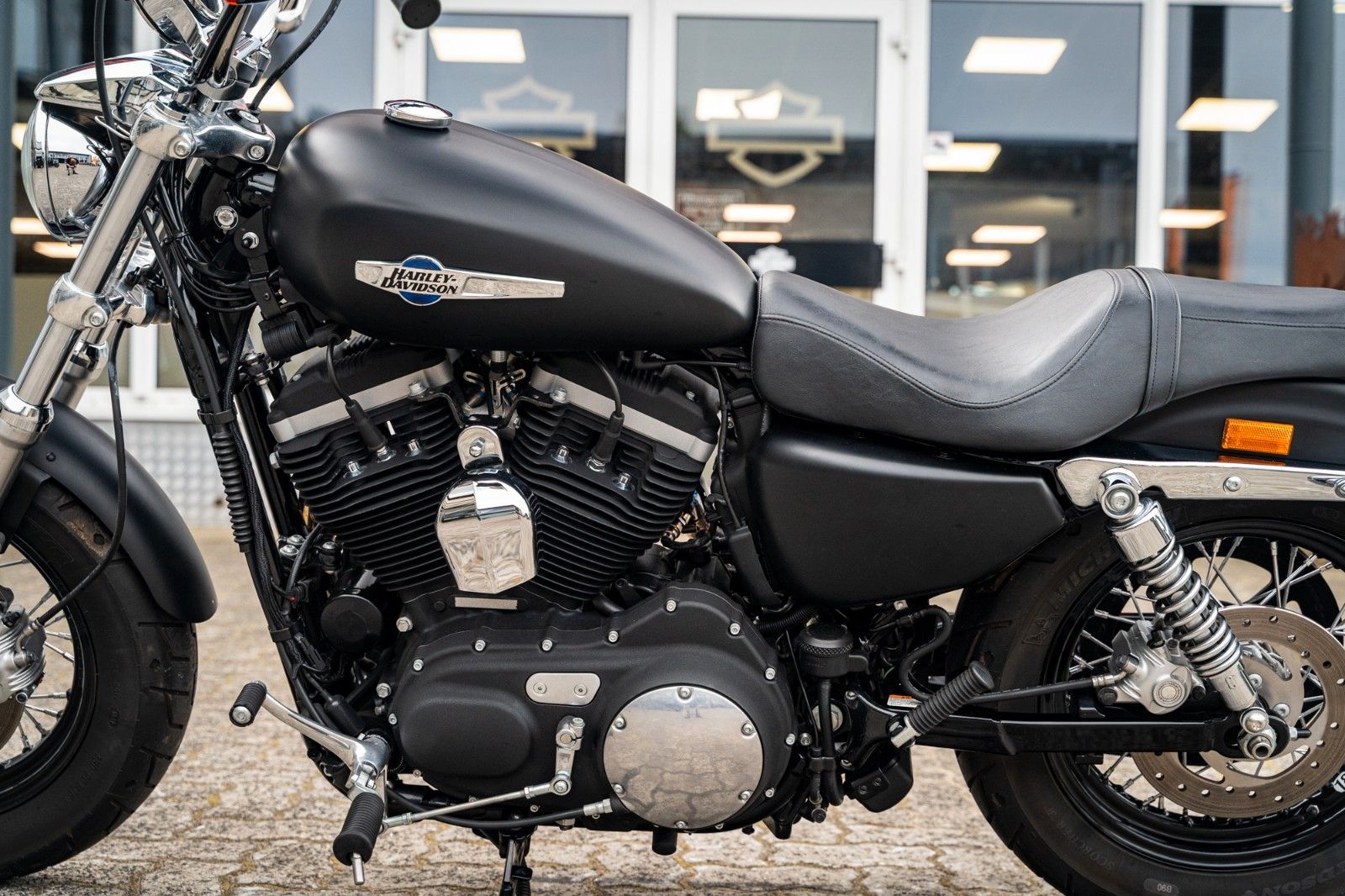 Fahrzeugabbildung Harley-Davidson Sportster XL1200CB Custom Limited -Vance&Hines-