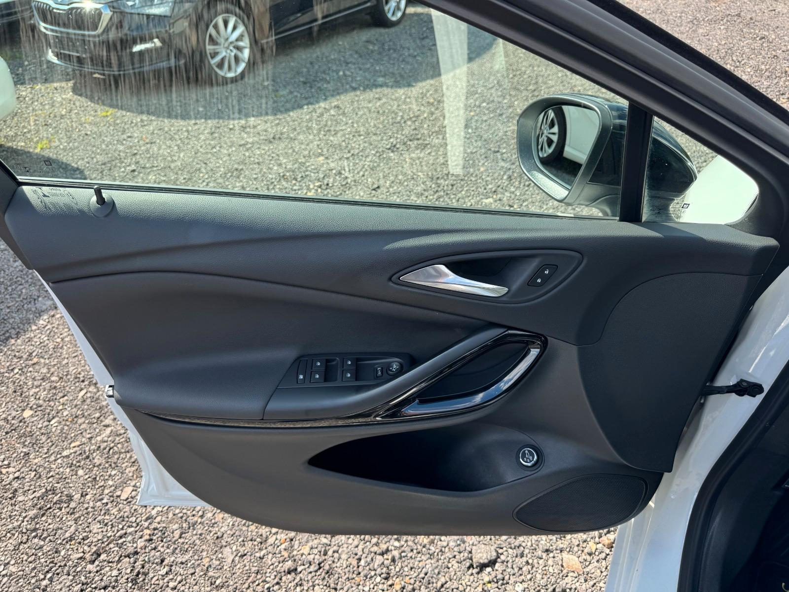 Opel Astra K SportsTourer Elegance Alcantara Led Navi