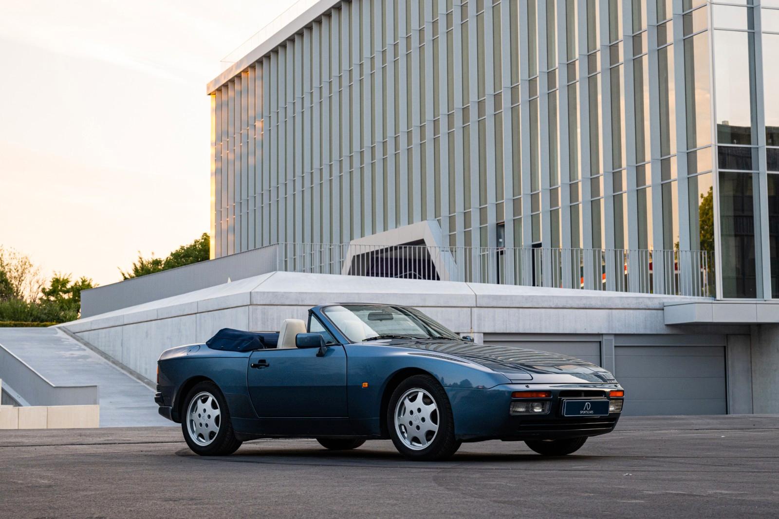 Porsche 944