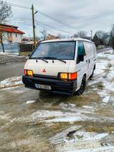 Mitsubishi L300 2.5D Bus Bus - Mitsubishi L300 mit Diesel-Antrieb