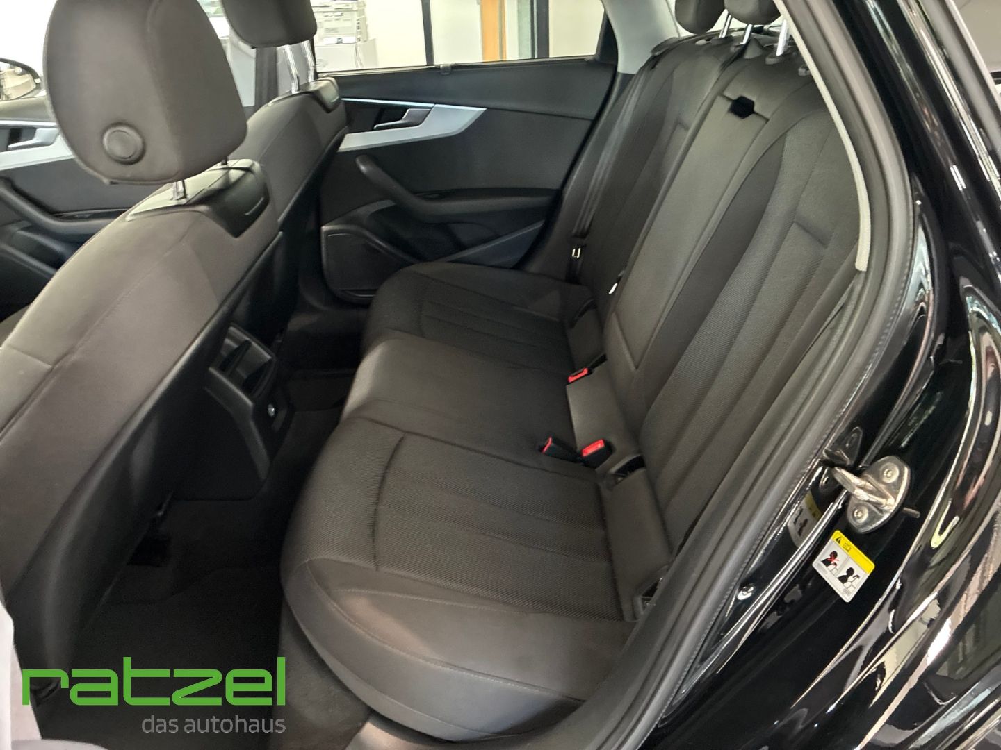 Fahrzeugabbildung Audi A4 Avant 35 TFSI S tronic Navi LED El. Heckklapp