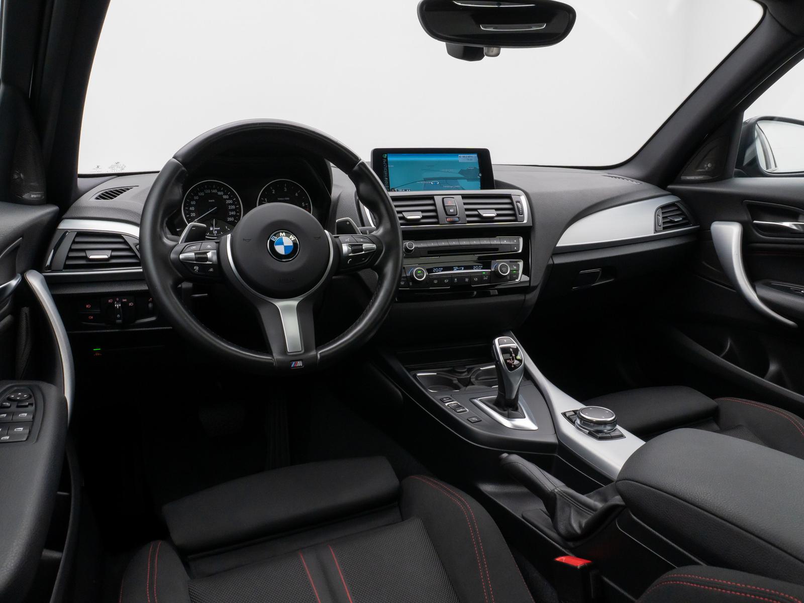 BMW 120d xD Sport Line Glasdach H/K PDC LED Komfort