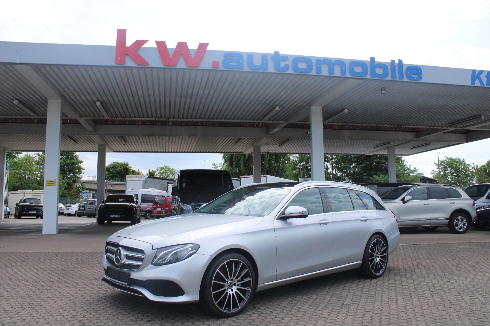 MERCEDES-BENZ E 350 d 4Matic,LED,20",Leder,Head-up,Panorama