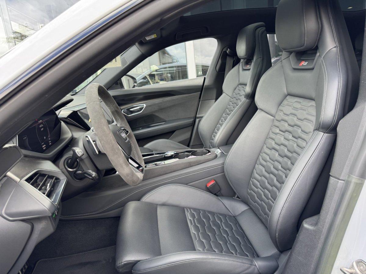 Audi e-tron RS GT quattro Carbon Top-View Headup 21Zo