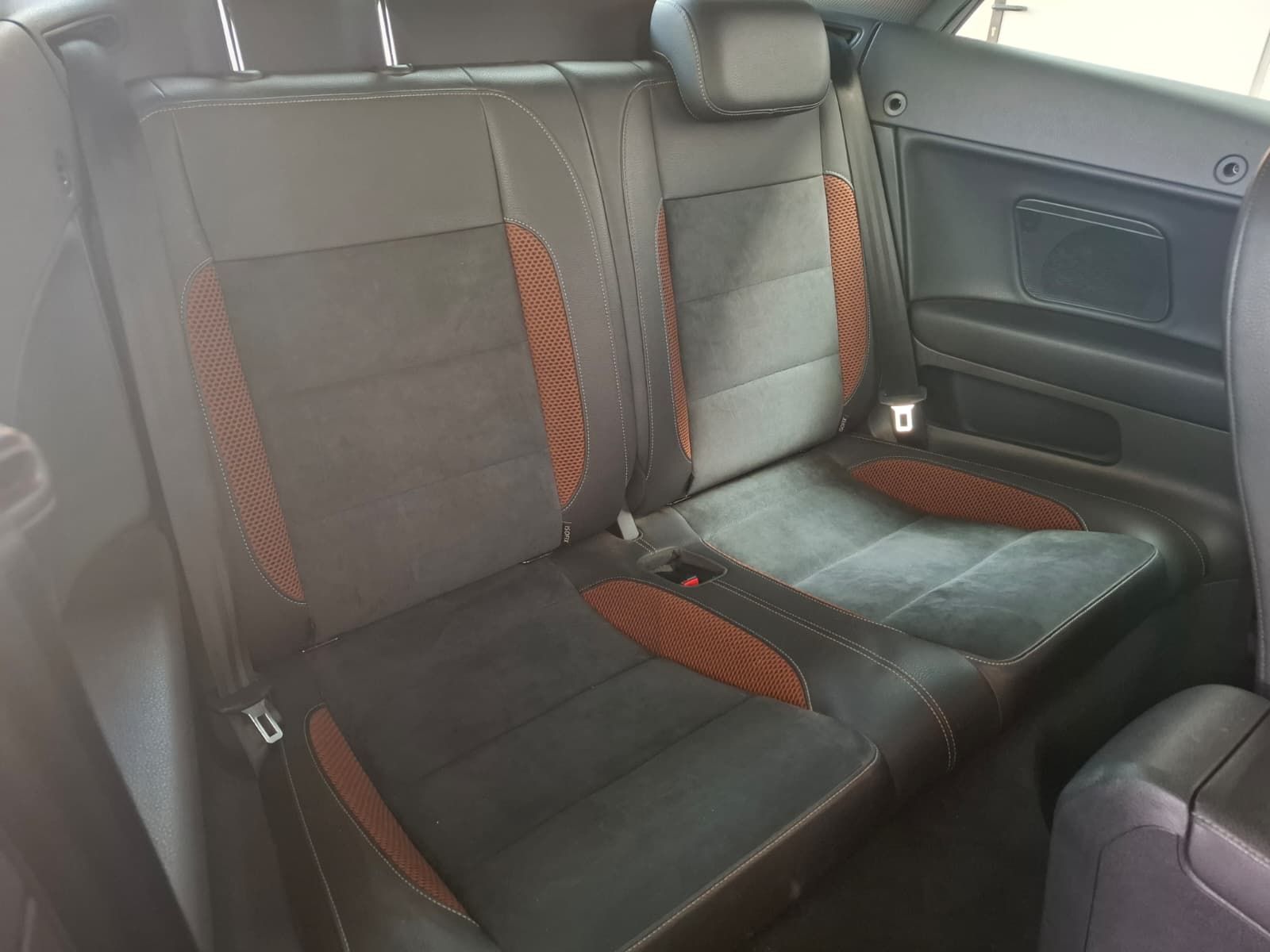 Fahrzeugabbildung Volkswagen Golf VI Cabriolet 2.0 TDI DSG Karmann +AHK +DCC