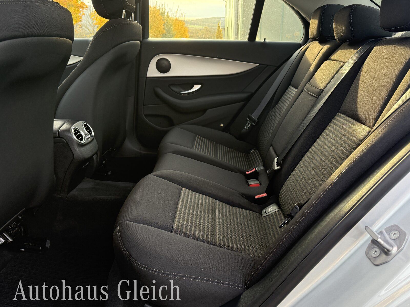 Fahrzeugabbildung Mercedes-Benz E 250 Avantgarde Navi/Autom./Klima/LED/Sitzhzg.