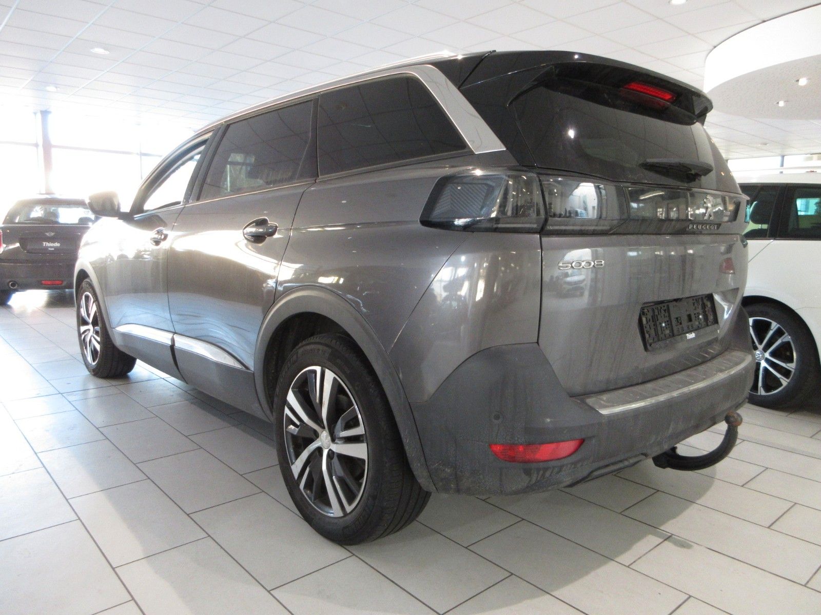 Fahrzeugabbildung Peugeot 5008 Allure 1.2T LED/NAVI/AHK/R´CAM/BLIS