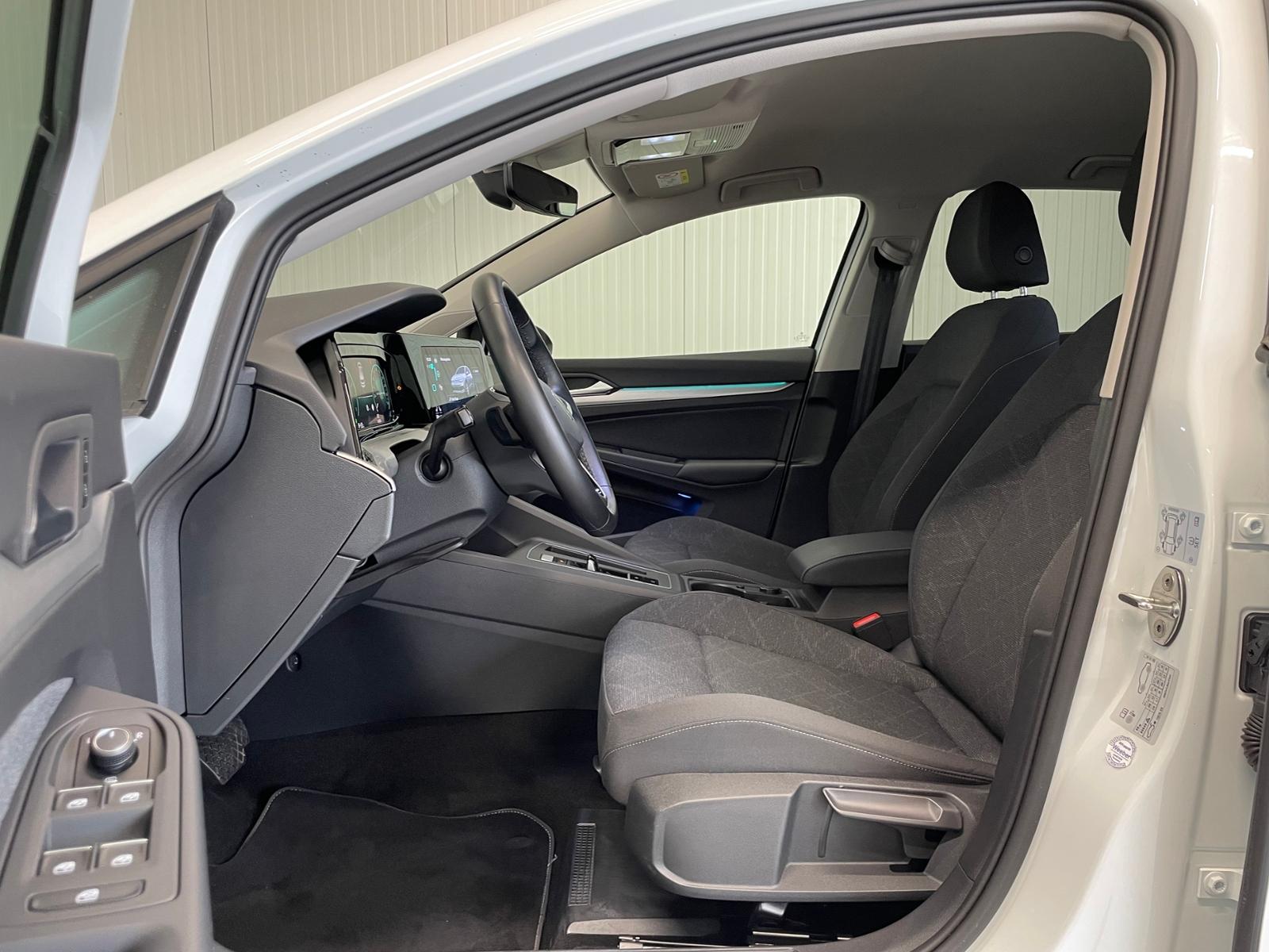 Volkswagen Golf VIII Life 1.0 eTSI DSG NAVI ACC SHZ, миниатюра 19