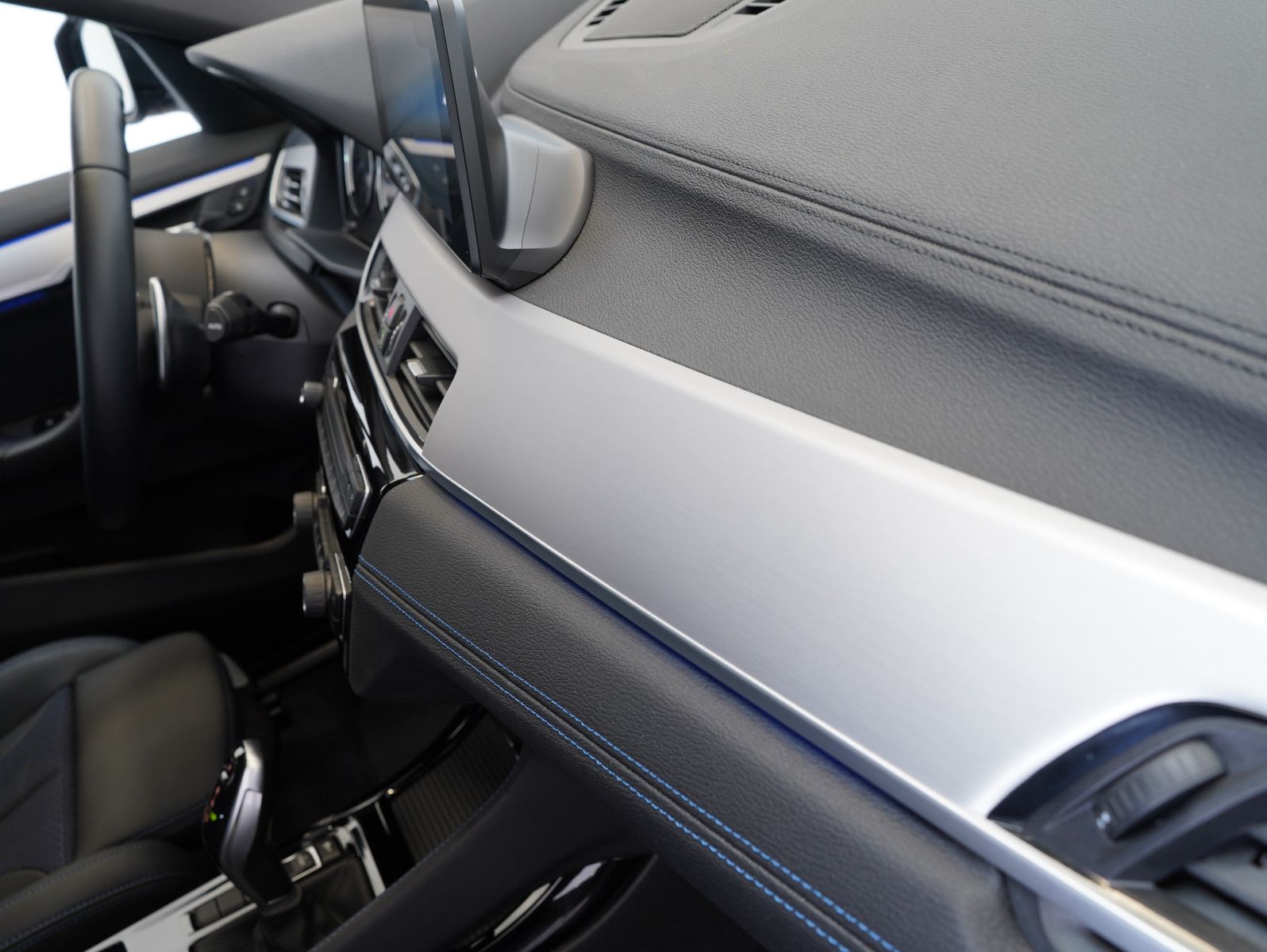 Fahrzeugabbildung BMW X2 sDrive 20 i M Sport LED/HEADUP/KEYLESS/KAMERA