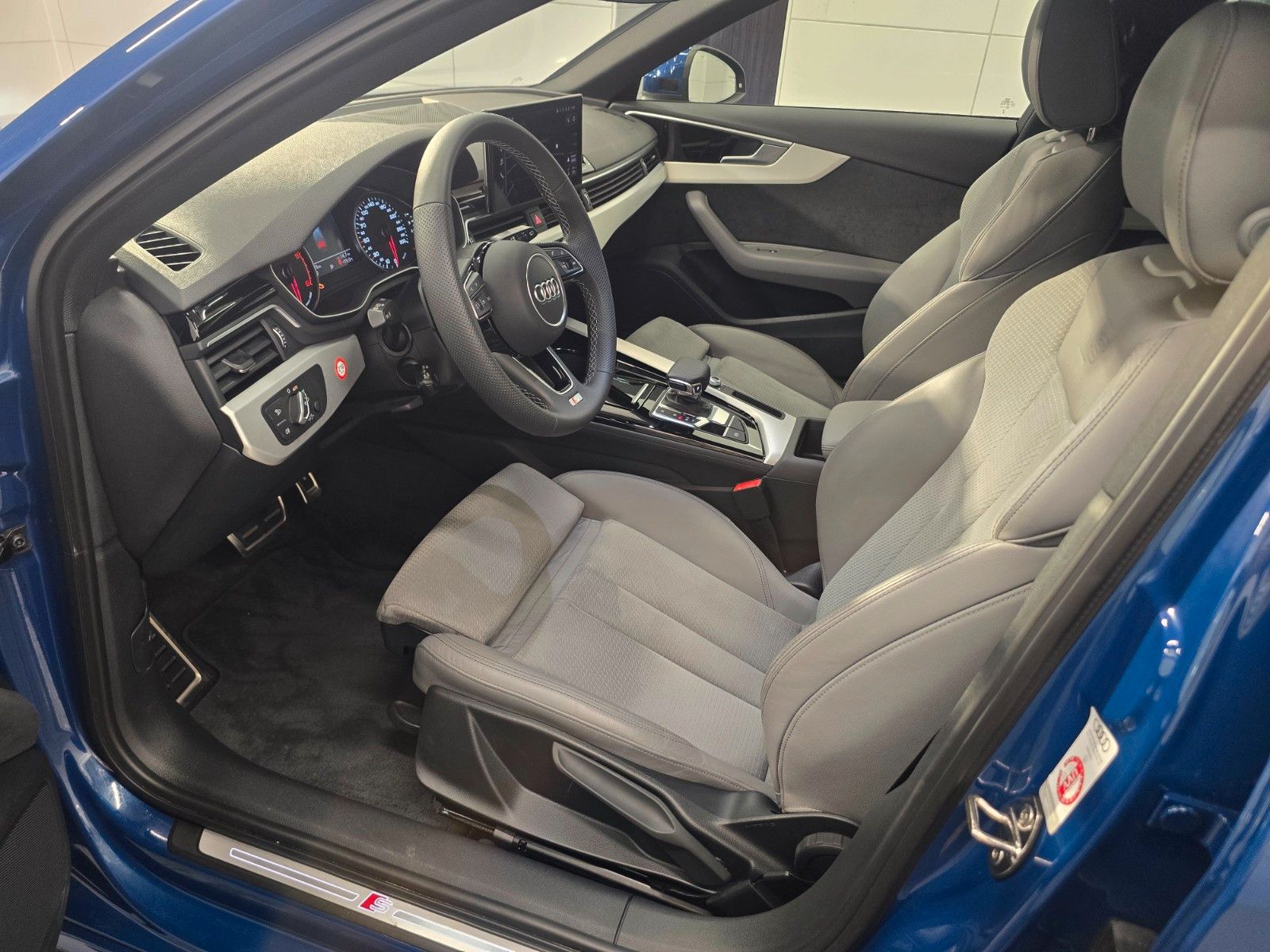 Audi A4 35 Avant 2.0 TDI S-tronic 2X S line/LED/Navi foto 13