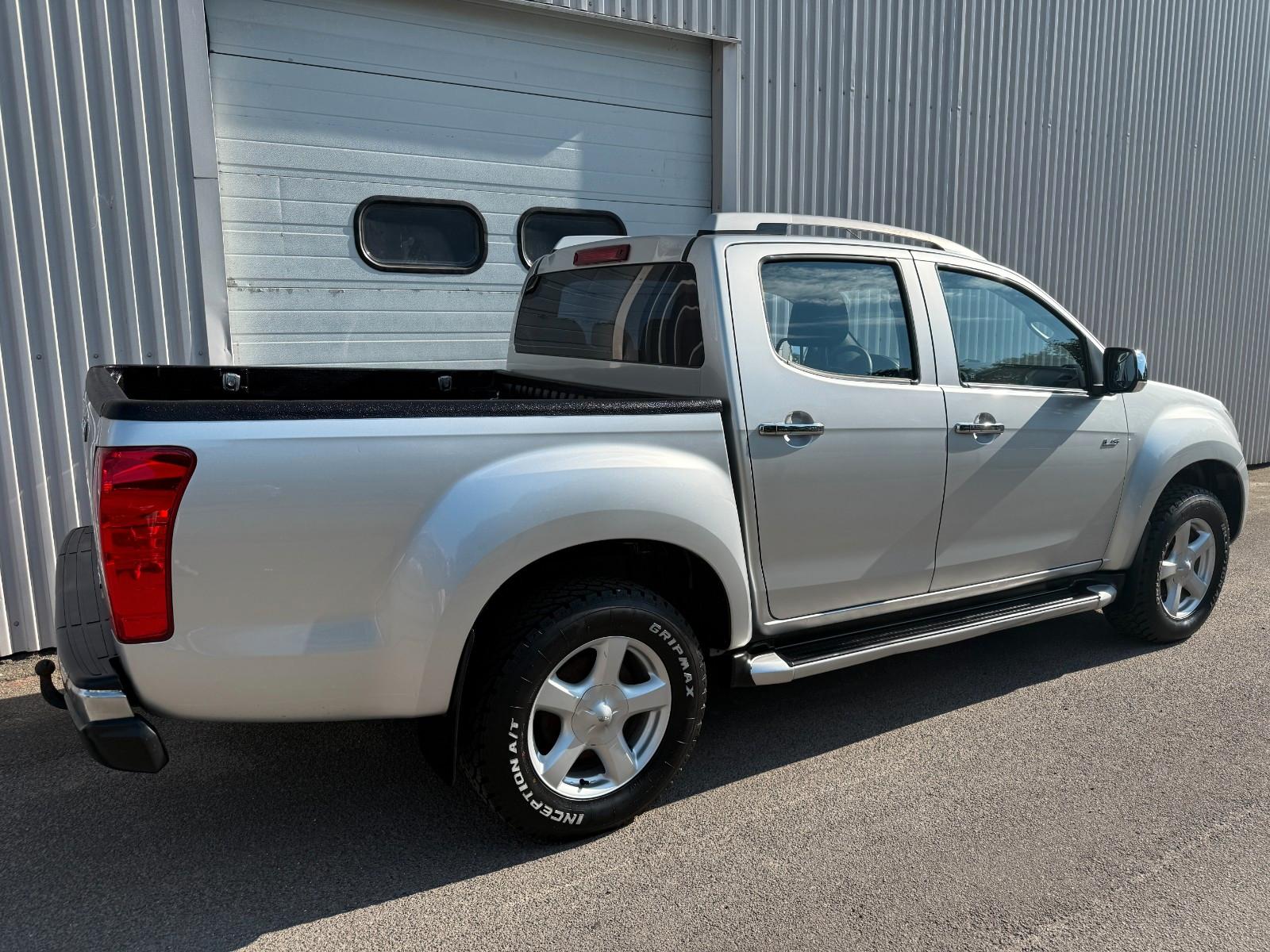 Isuzu D-Max Double Cab 4WD – 163 ch – Automatique – Cuir