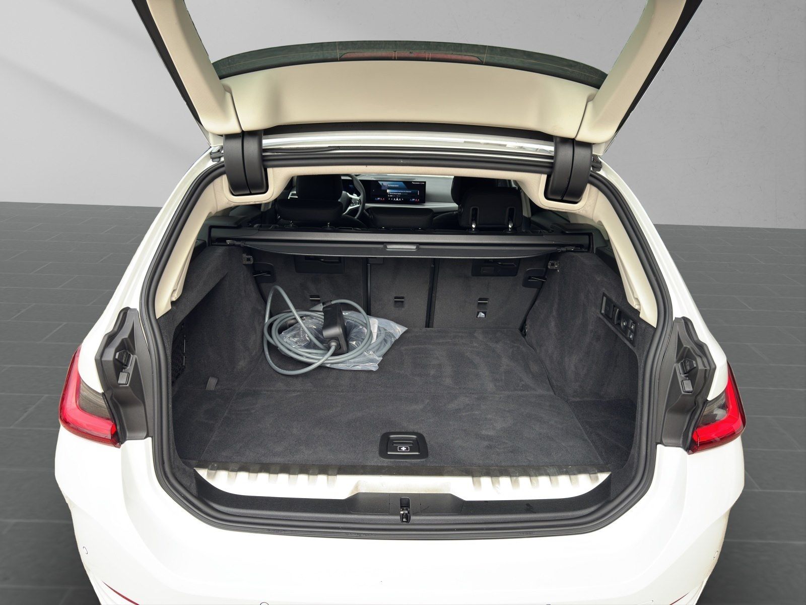 BMW 330 - Bild 12