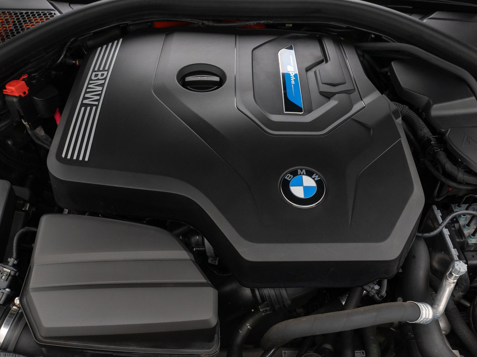 Fahrzeugabbildung BMW 330e xD Sport Line DAB Kamera AHK Alarm 18Zoll