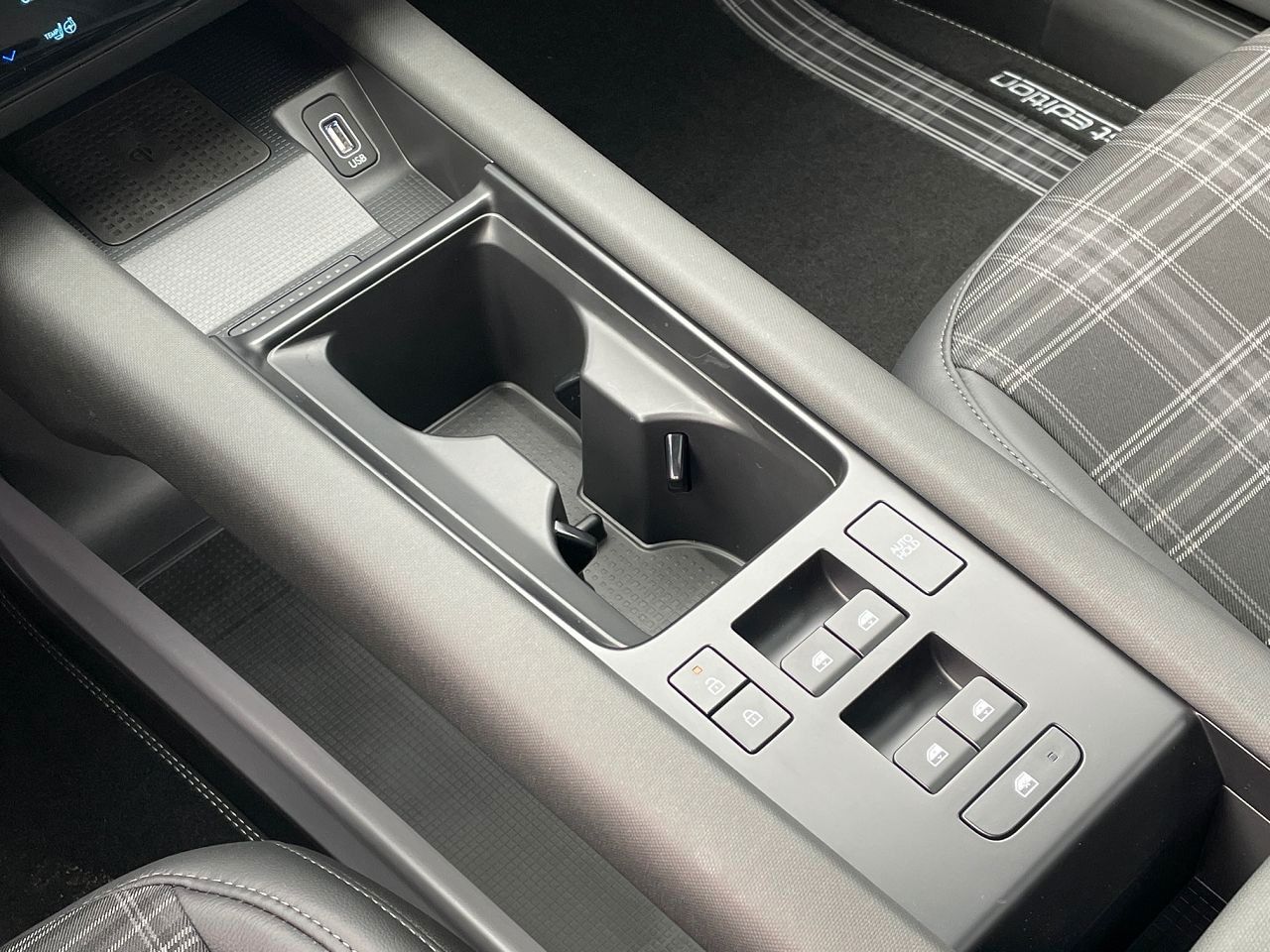 Fahrzeugabbildung Hyundai IONIQ 6 Ioniq 6 First Edition 4WD *MIETKAUF