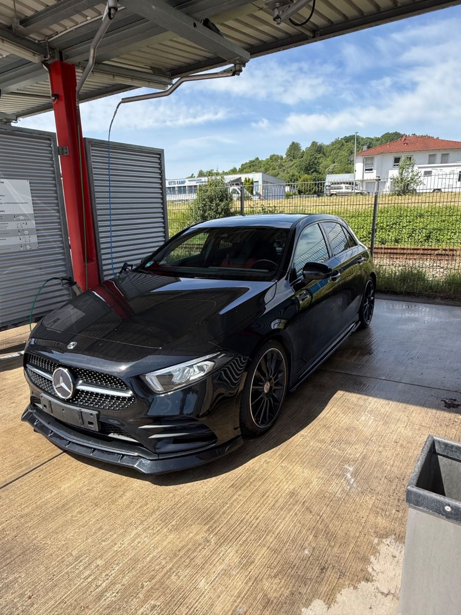 MERCEDES-BENZ A250/Night Paket/Scheckheft Gepflegt 