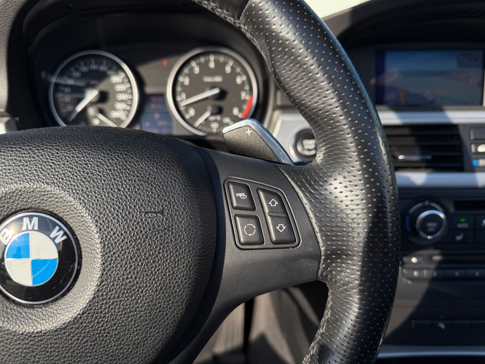 Fahrzeugabbildung BMW 335i Cabrio M-Paket H/K XENON NAVI
