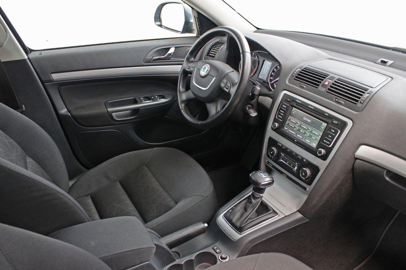 Skoda Octavia 2012 — фото 11