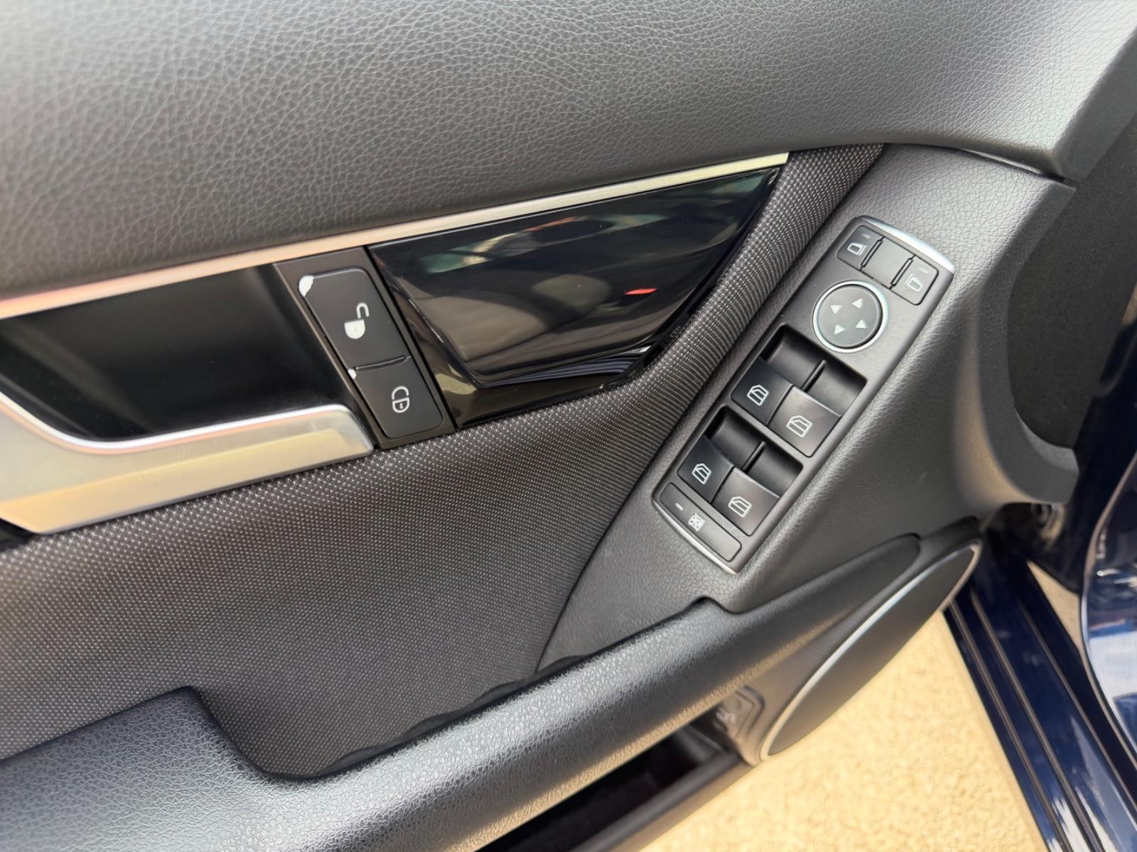 Mercedes-Benz C200 2011 — photo 18