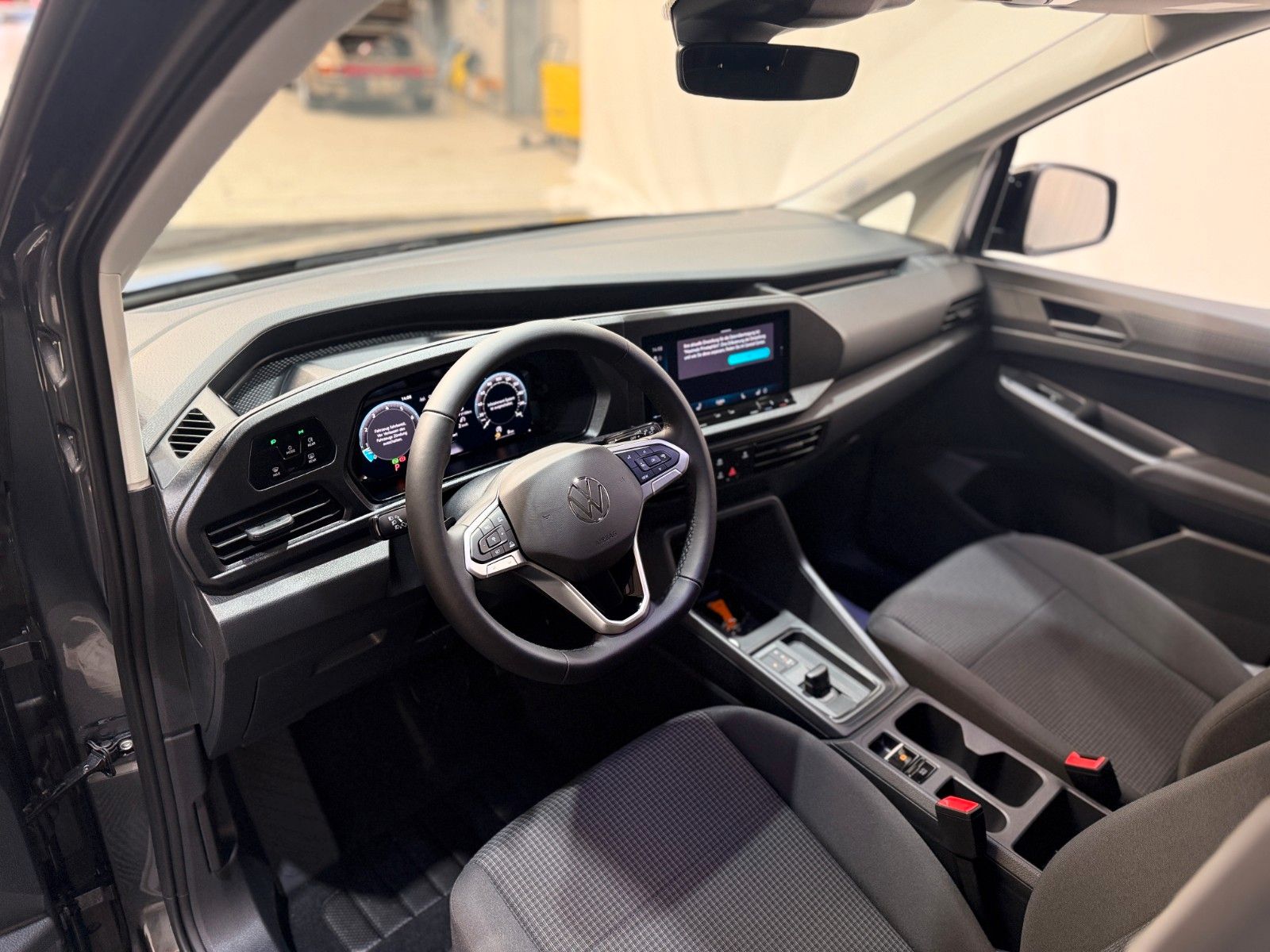 Fahrzeugabbildung Volkswagen Caddy Maxi - DSG - 7 Sitzer - AHK - Kamera