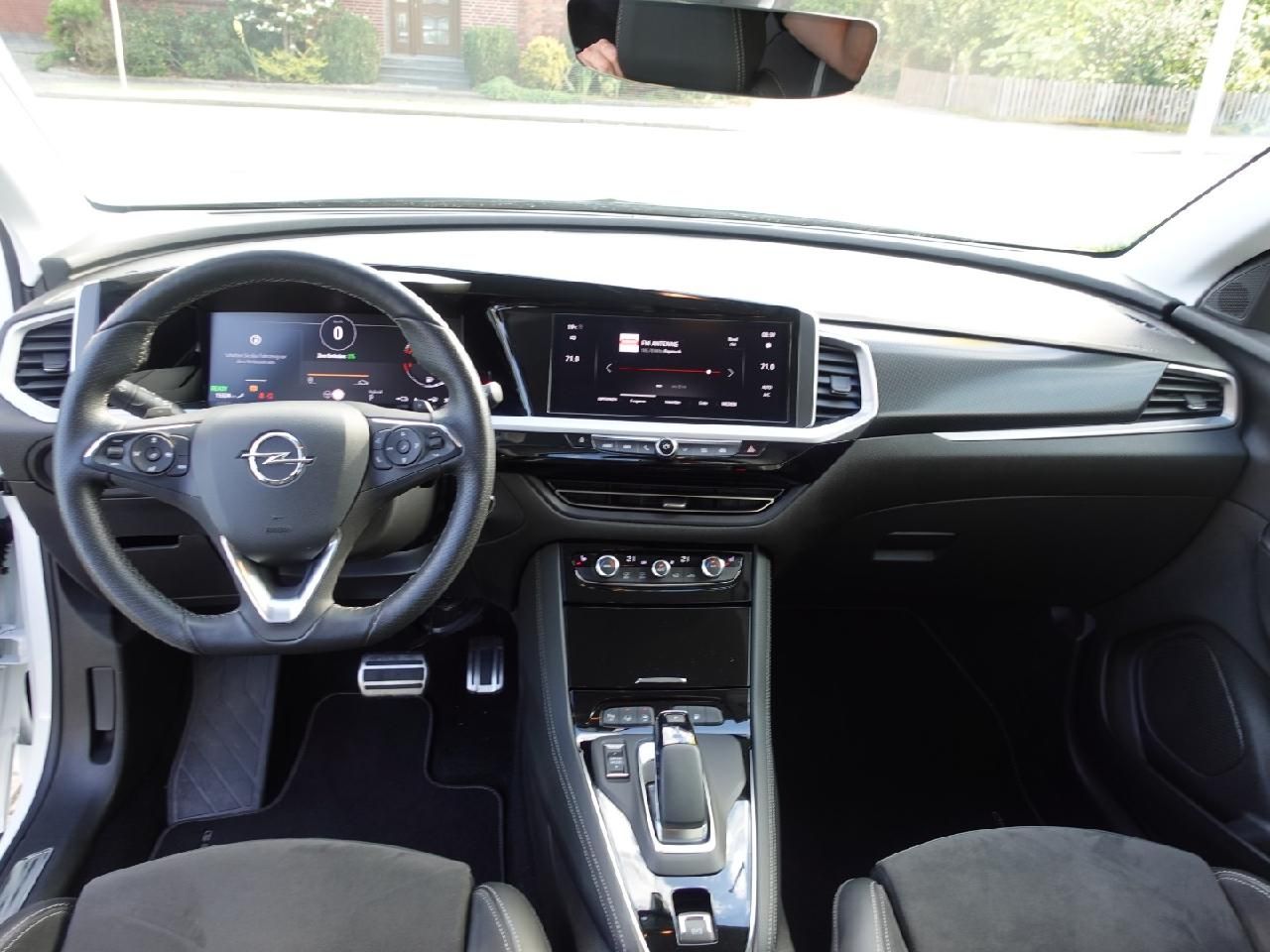 Fahrzeugabbildung Opel Grandland 1,6 GSe Plug-in Hybrid