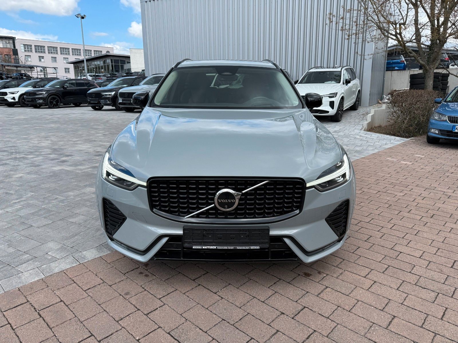Volvo XC60 B4 AWD ULTIMATE DARK STANDHZG AHK 22 LEDER foto 2