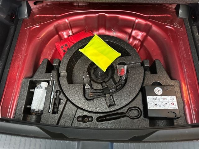 Fahrzeugabbildung Volkswagen T-ROC Style 1.5 TSI DSG LED PLUS FAHRSCHULPEDALE