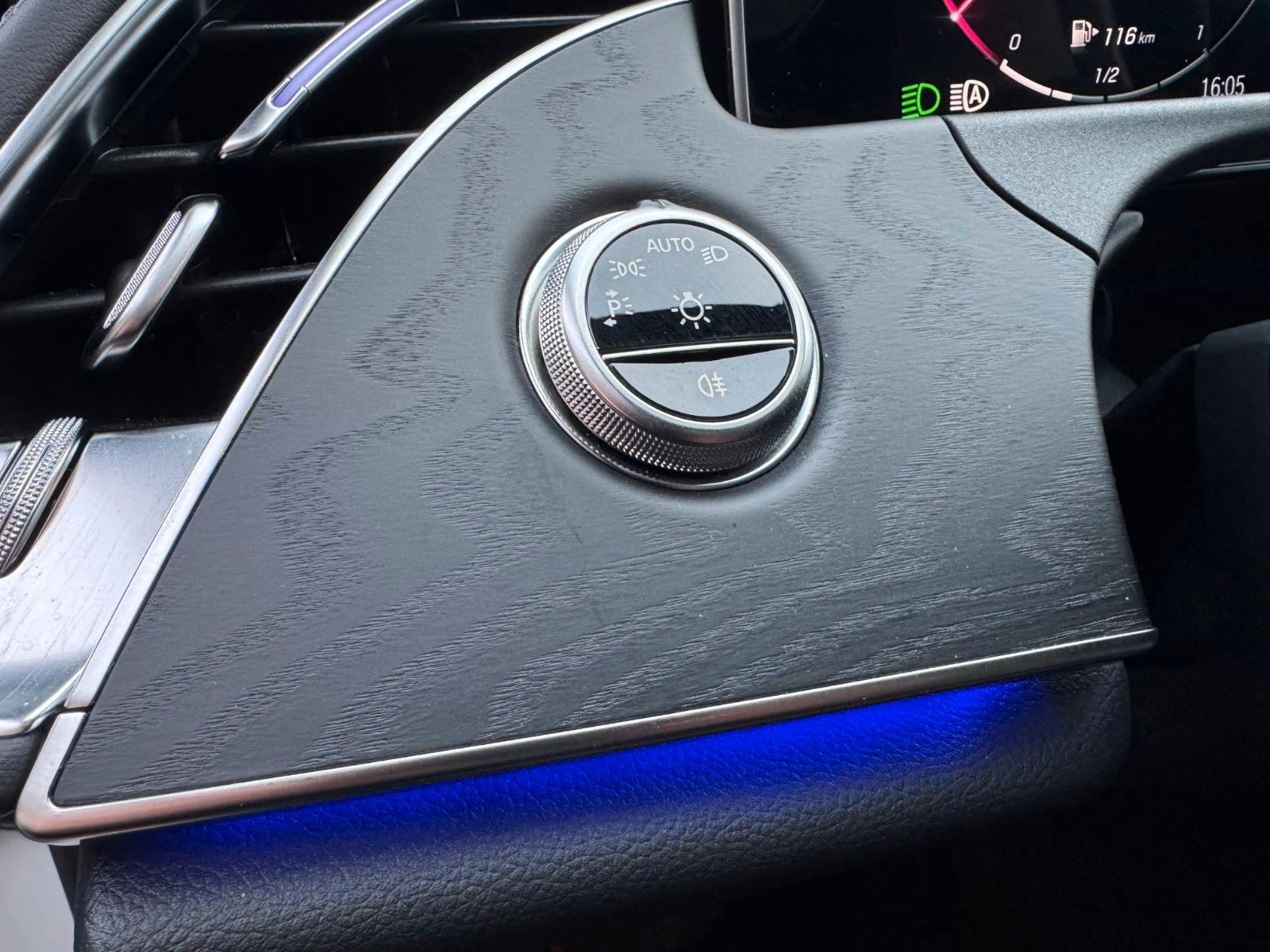 Fahrzeugabbildung Mercedes-Benz E 450 4M Avantgarde+Pano+DistrPro+Digital+360