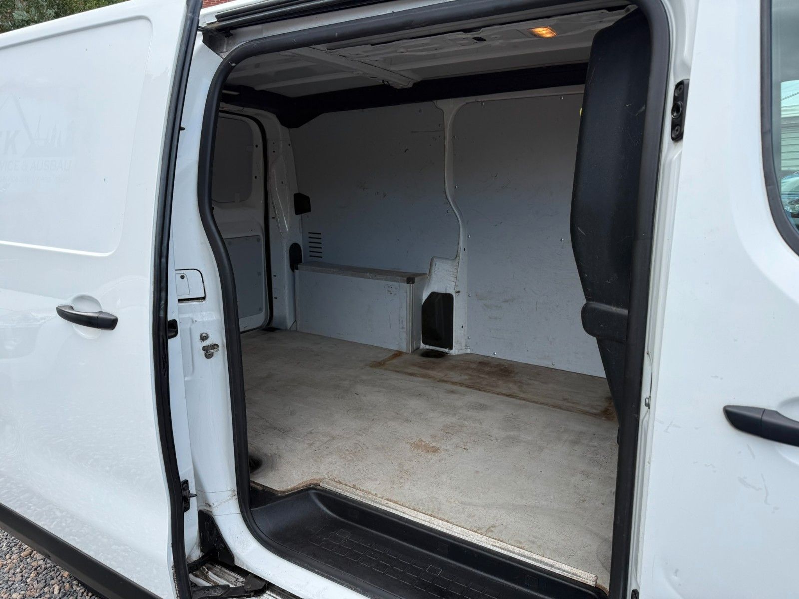 Fahrzeugabbildung Peugeot Expert Kasten Premium L2