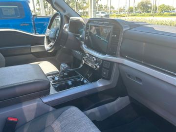Ford F 150 Lightning SXT AWD  Elektro 2023 schwarz