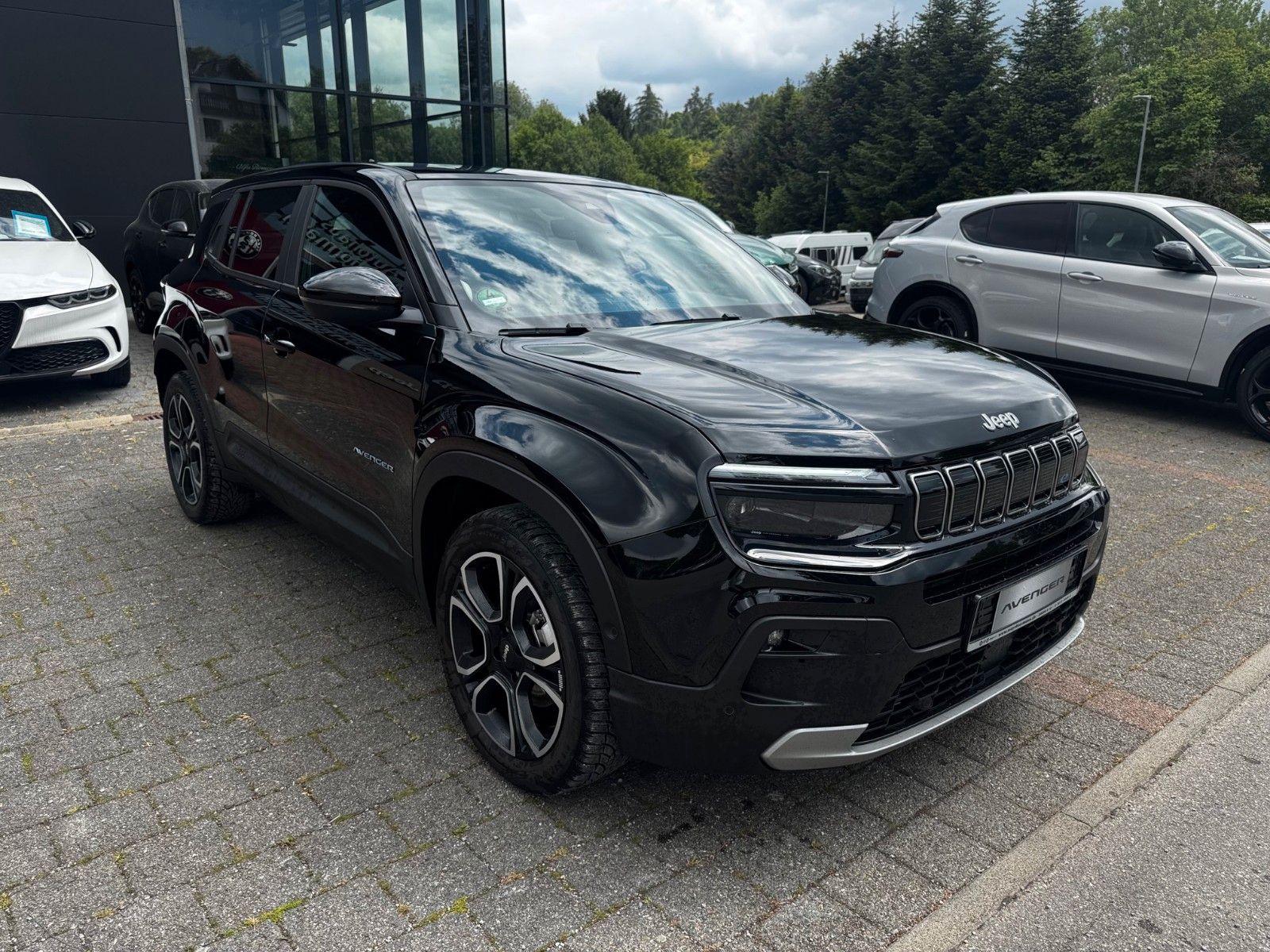 Fahrzeugabbildung Jeep AVENGER ELEKTRO 1ST EDITION NAVI KAMERA ACC