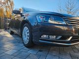 Volkswagen Passat 2.0 TDI Highline Scheckh. AHK  Leder - Volkswagen Passat aus 2011: Kombi, Highline
